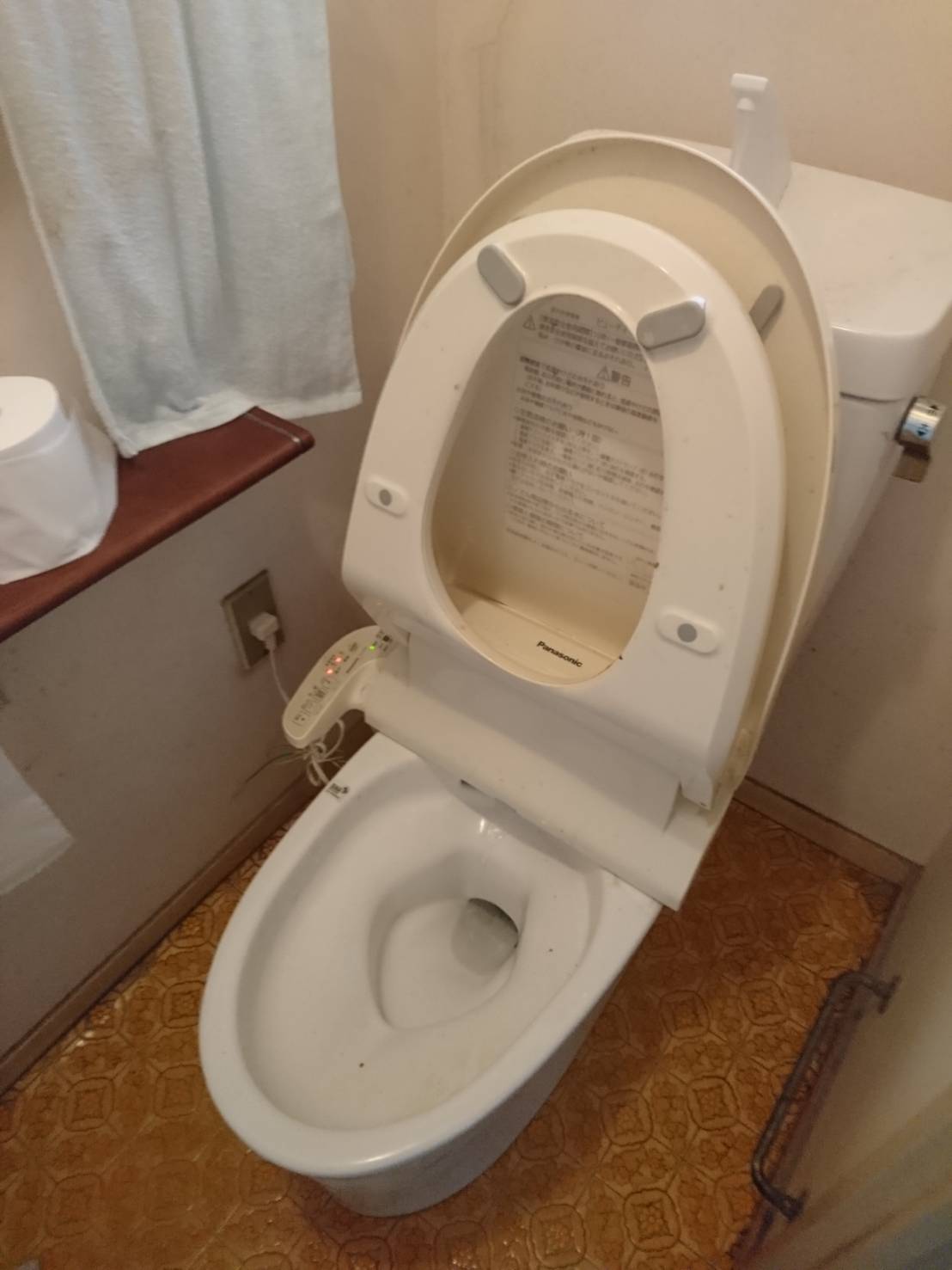 【福岡市西区壱岐団地】トイレが詰まって流れない。トイレ便器脱着作業と排水溝洗浄。 【公式】水漏れ・つまりを修理