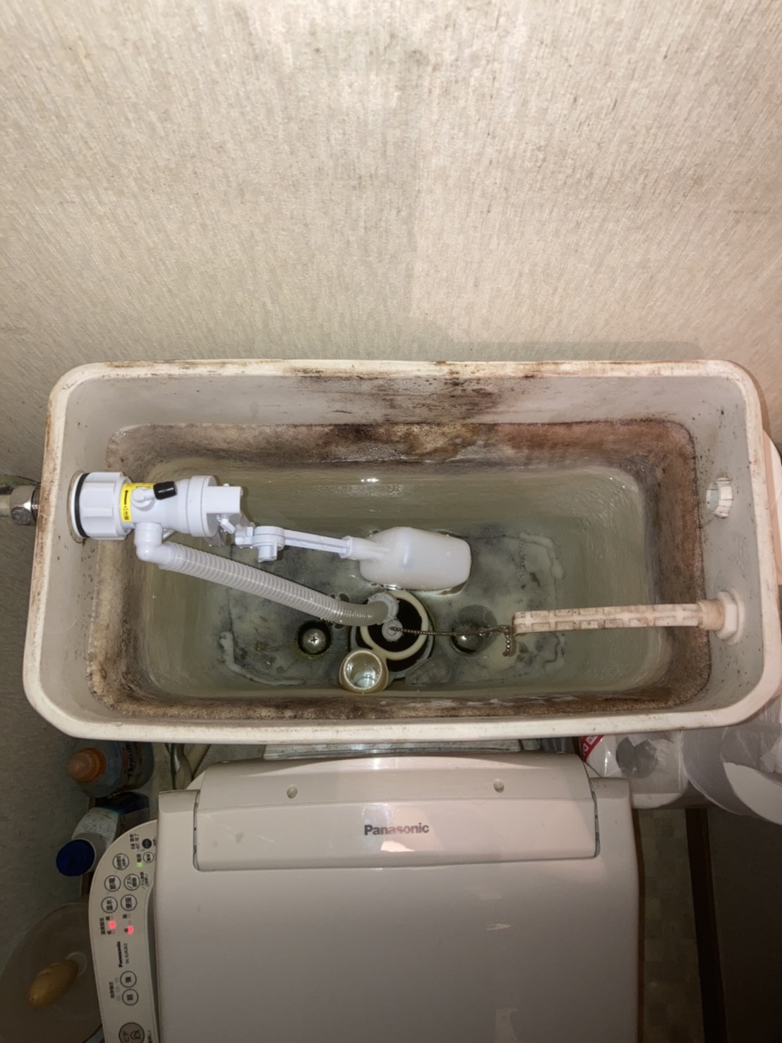 【兵庫県神戸市北区】トイレのタンクの中から水の音がする。ボールタップ・フロートゴム交換。 【公式】水漏れ・つまり