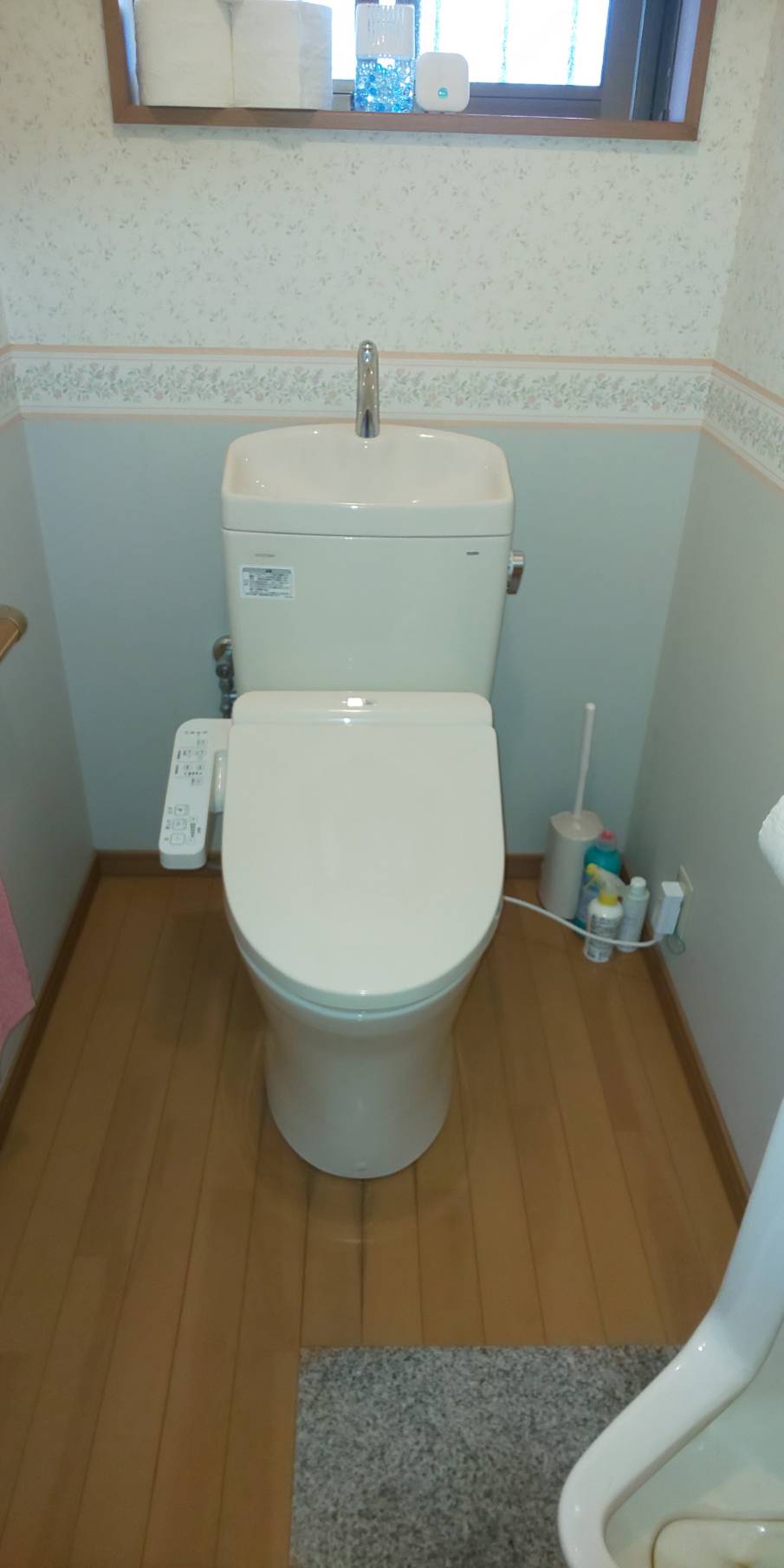 【茨城県稲敷郡阿見町】トイレと床の接地面から水がにじんでいる。トイレ交換。 【公式】水漏れ・つまりを修理するなら