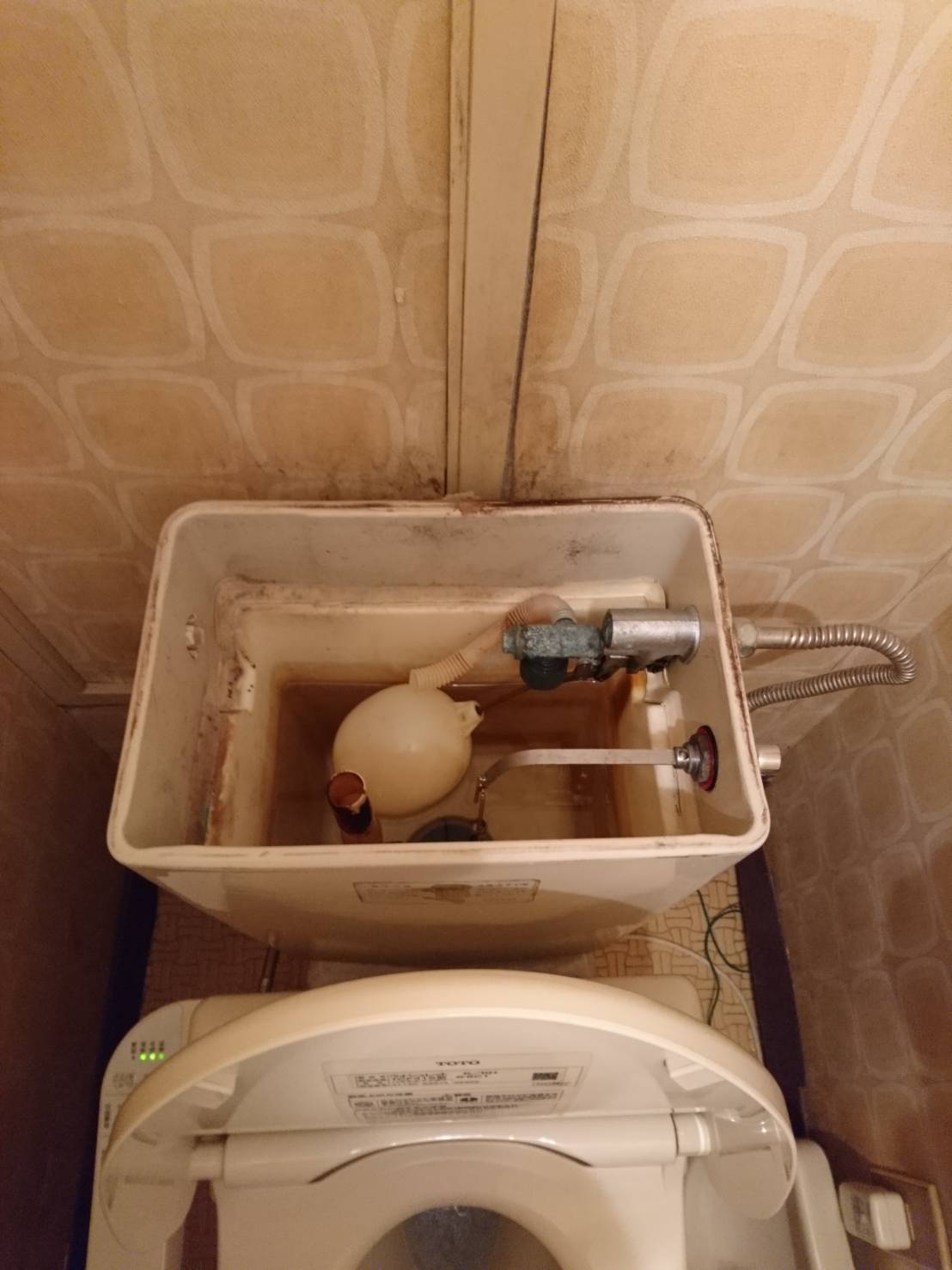 【福岡市西区大町団地】トイレの便器に水が流れっぱなし。ボールタップ・フロートバルブ・止水栓交換。 【公式】水漏れ