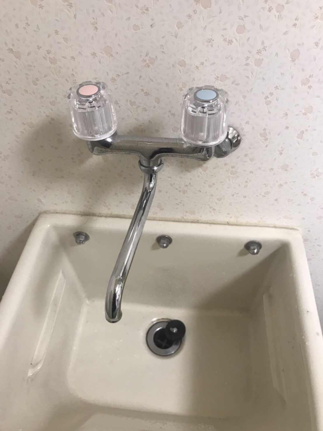 愛知県小牧市北外山 洗面所の蛇口つまみが回りにくく使いづらい 給水給湯水栓上部交換 公式 水漏れ つまりを修理するなら 水 のトラブルサポートセンター