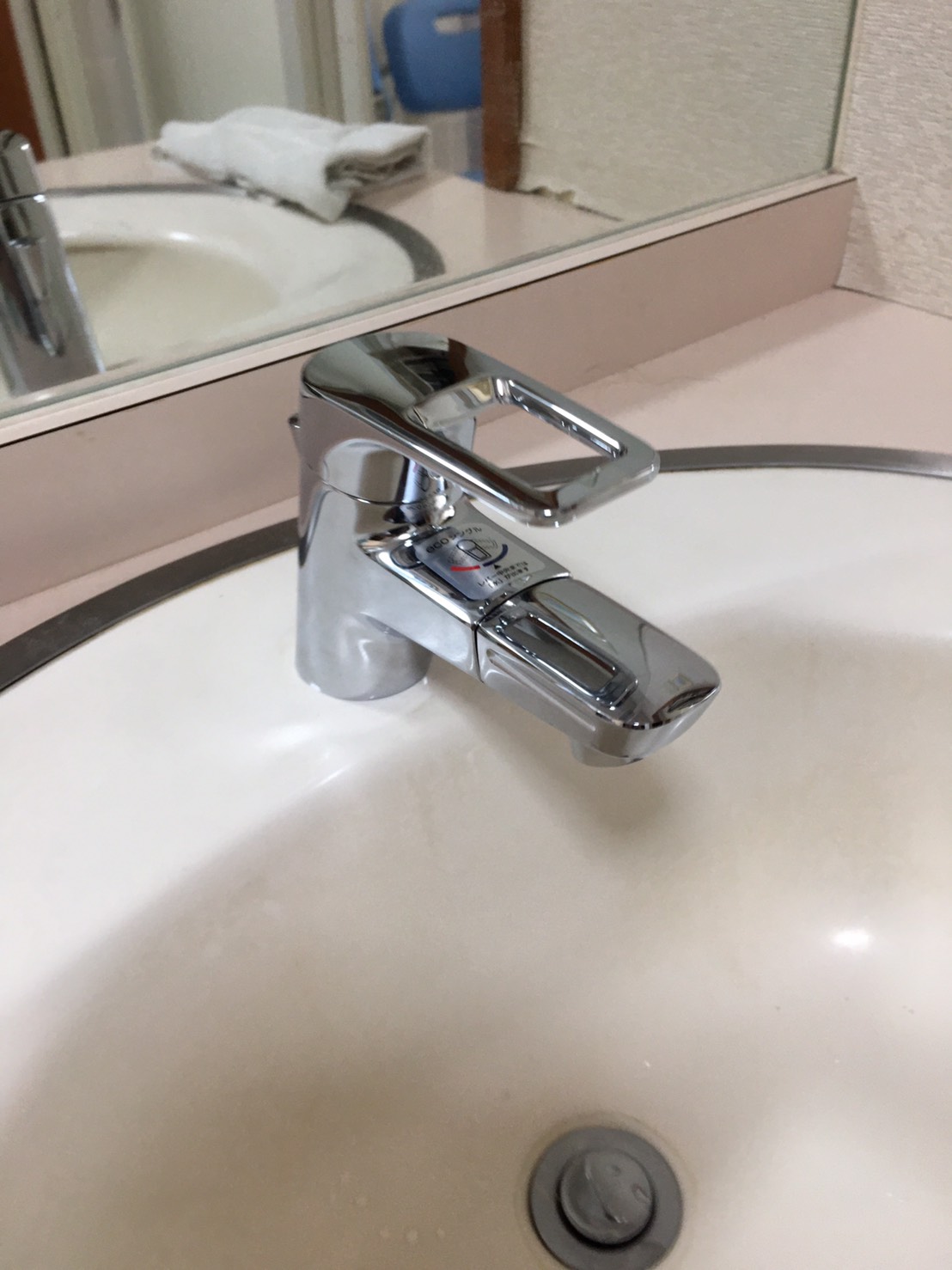 鹿児島市新照院町 洗面台の蛇口根元から水が出てきた 洗面蛇口交換 公式 水漏れ つまりを修理するなら 水のトラブルサポートセンター