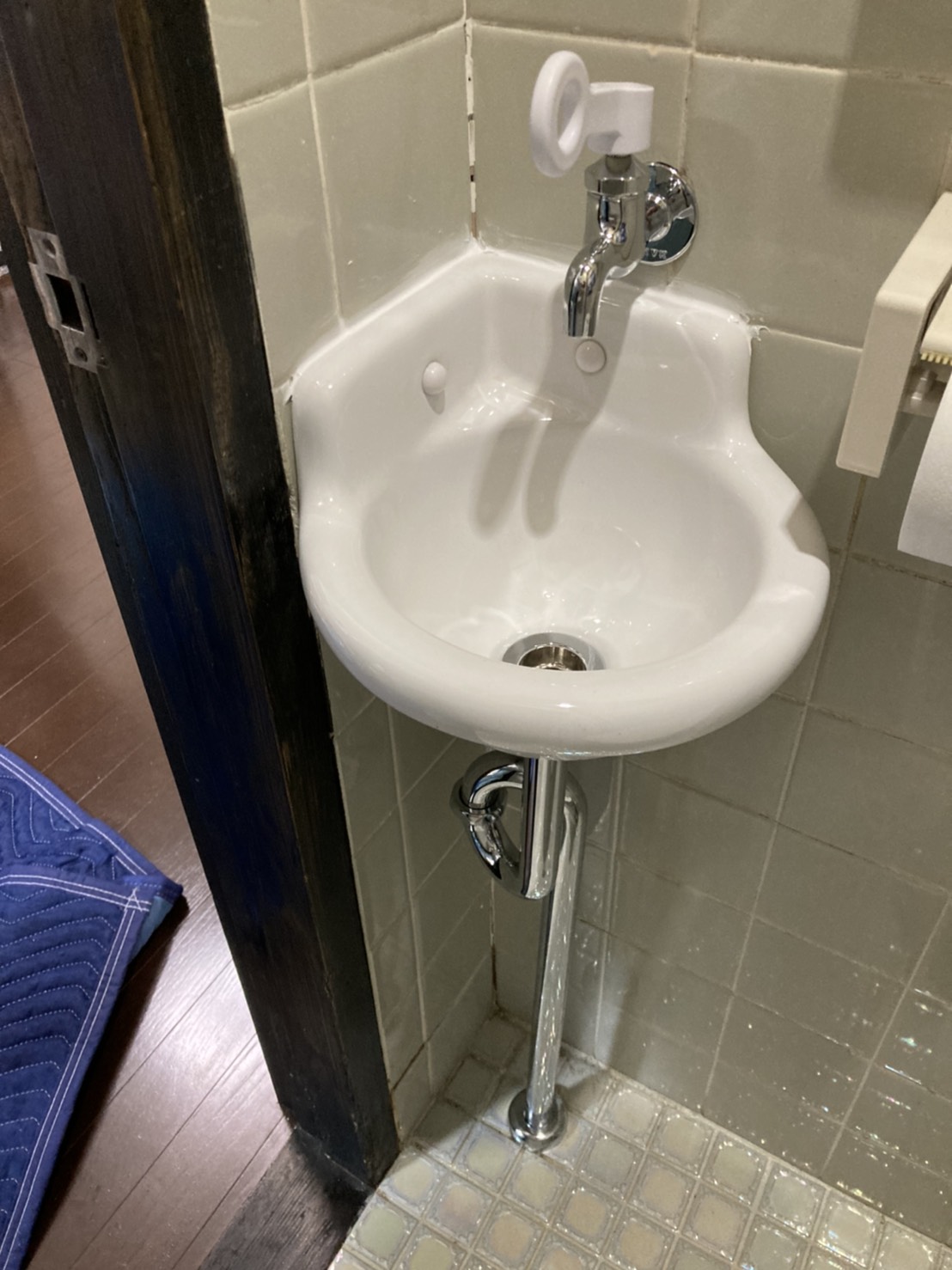 大阪府堺市西区：トイレ手洗い器交換 【公式】水漏れ・つまりを修理するなら【水のトラブルサポートセンター】