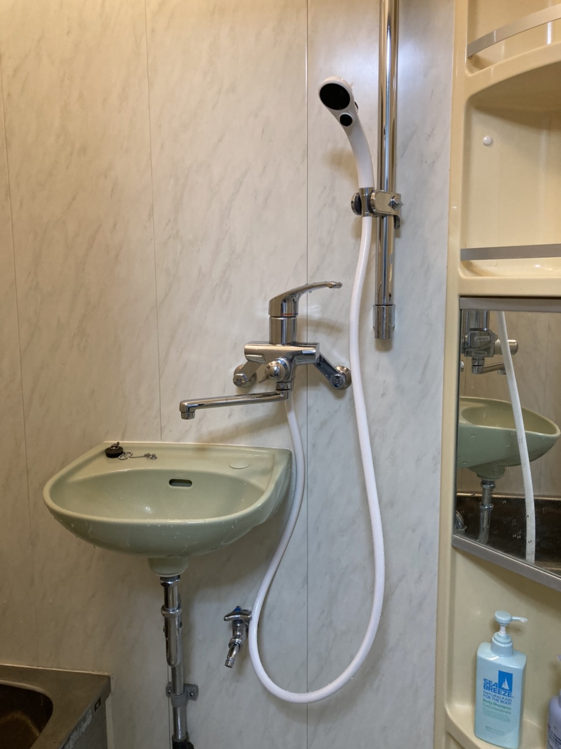 大阪府堺市西区上 お風呂シャワーから水漏れしている シャワーホース シャワーヘッド交換 公式 水漏れ つまりを修理するなら 水 のトラブルサポートセンター