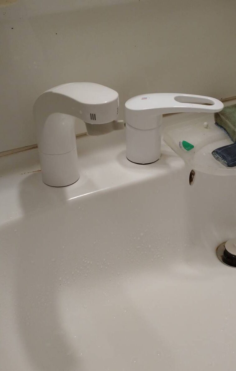 長崎県西彼杵郡時津町 洗面所蛇口から水漏れ 洗面台洗髪シャワー付き水栓交換 公式 水漏れ つまりを修理するなら 水のトラブルサポートセンター 長崎県西彼杵郡時津町 洗面所蛇口から水漏れ 洗面台洗髪シャワー付き水栓交換 公式 水漏れ つまりを修理するなら 水のトラブルサポートセンター